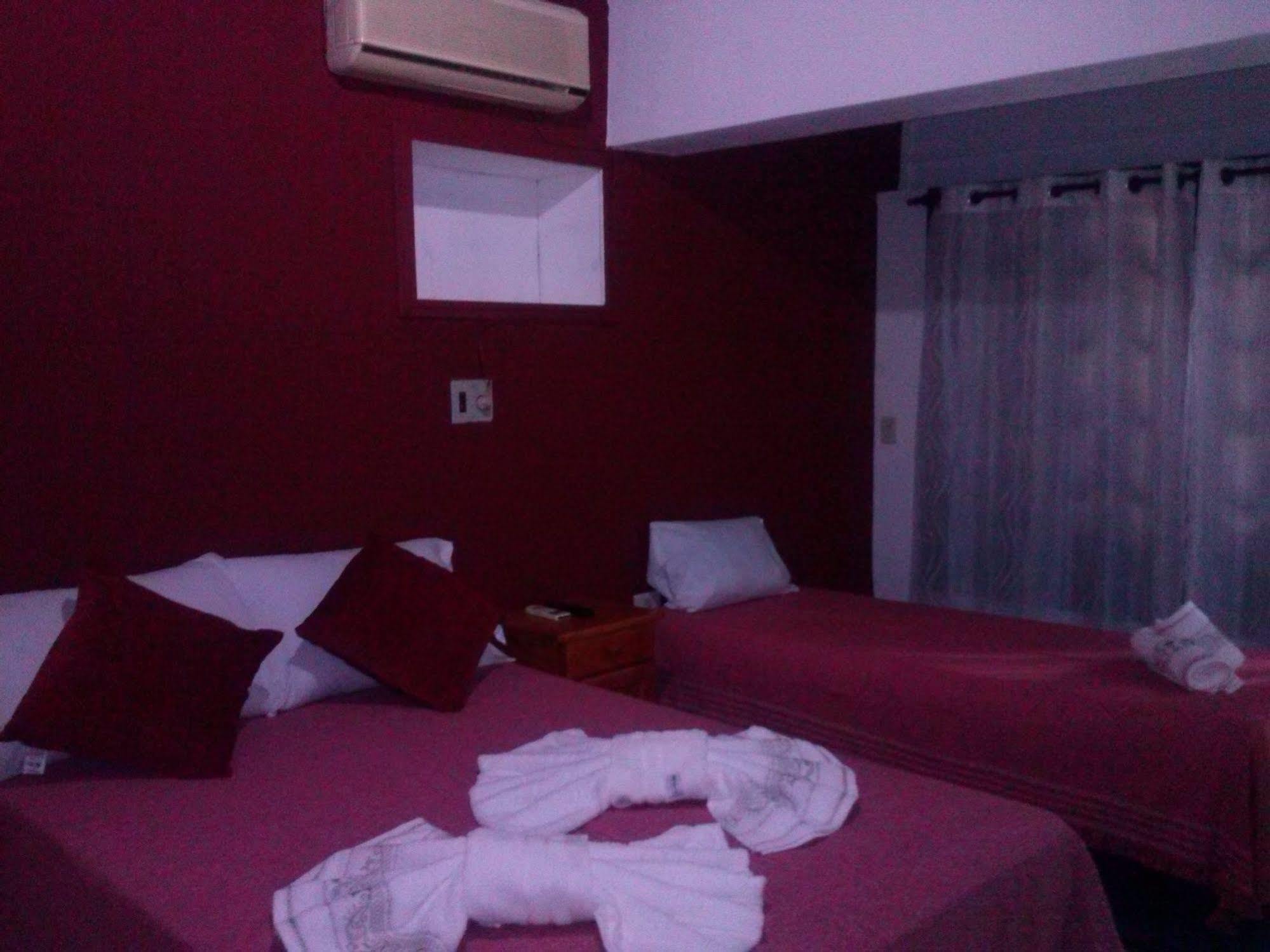 Petit Hotel Caraguata Пуерто Игуасу Екстериор снимка
